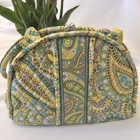 NWNT- 🍋 Vera Bradley Lemon Parfait Eloise Kiss Clasp Purse and case. - Picture 2 of 12